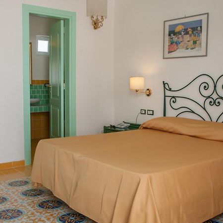 Hotel Villa Bianca Forio  ภายนอก รูปภาพ