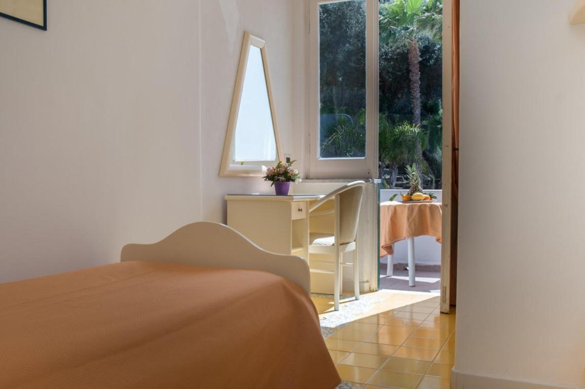 Hotel Villa Bianca Forio  ภายนอก รูปภาพ