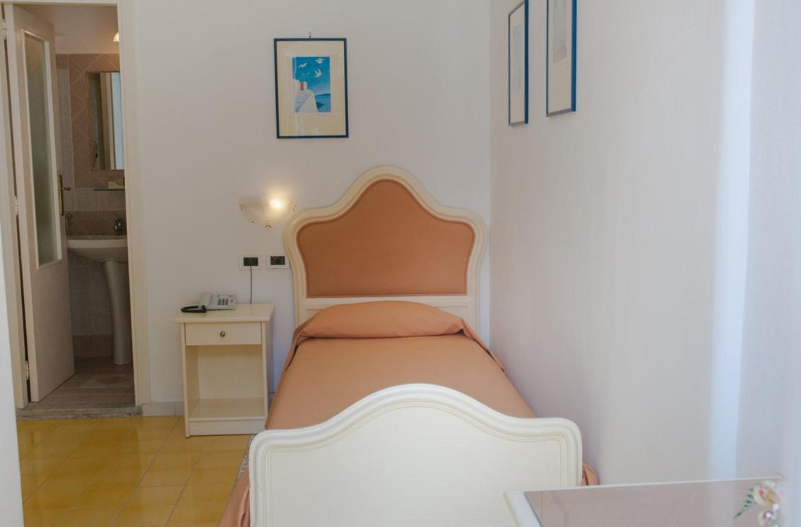 Hotel Villa Bianca Forio  ภายนอก รูปภาพ
