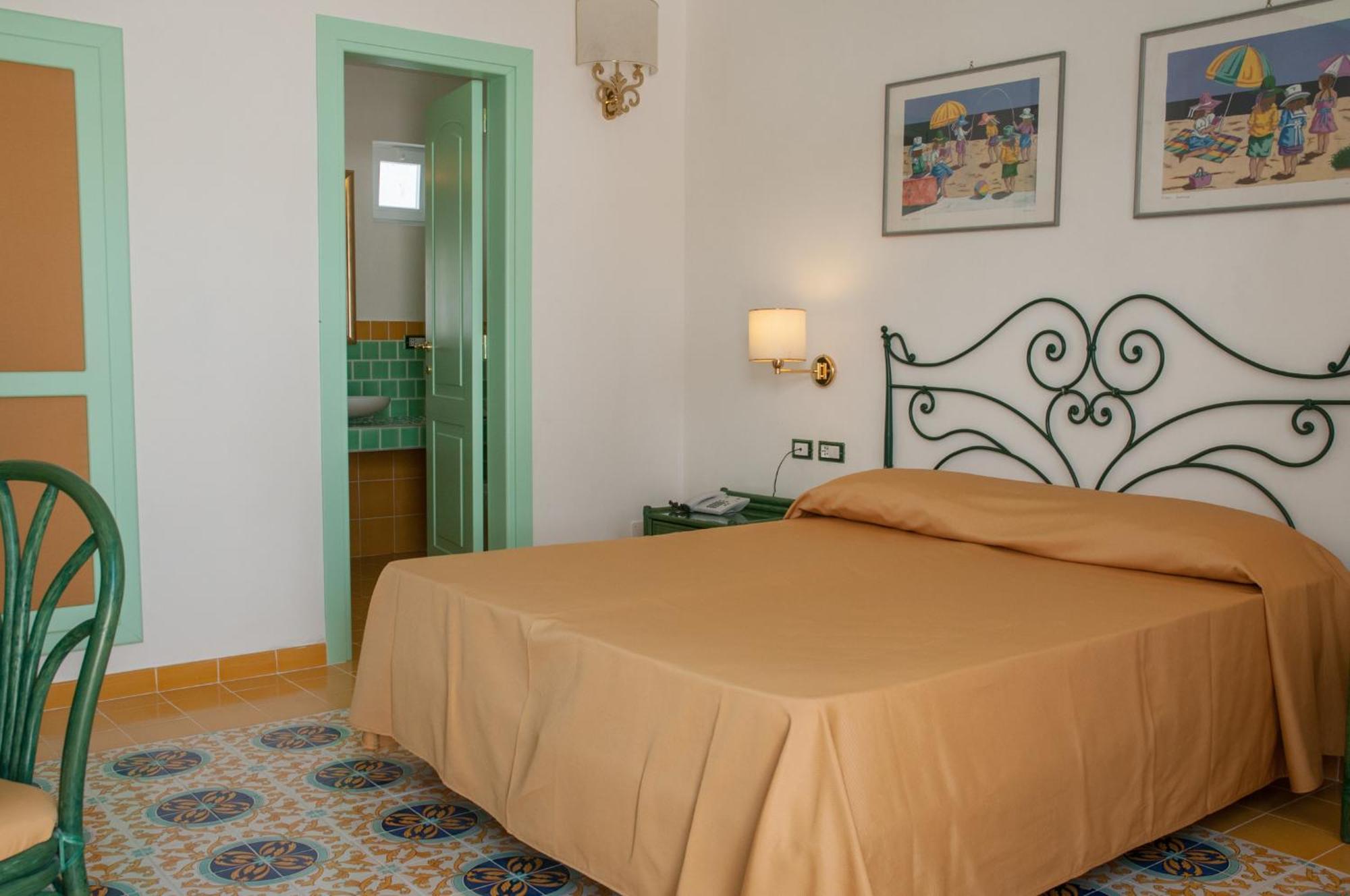 Hotel Villa Bianca Forio  ภายนอก รูปภาพ
