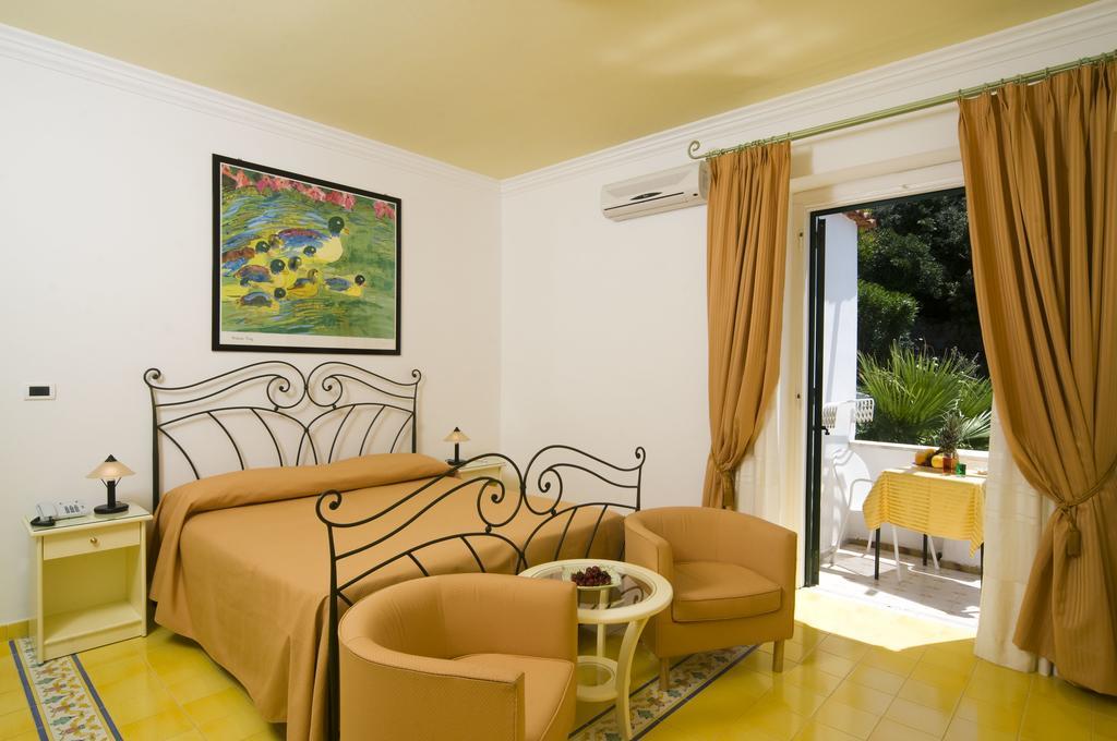 Hotel Villa Bianca Forio  ภายนอก รูปภาพ
