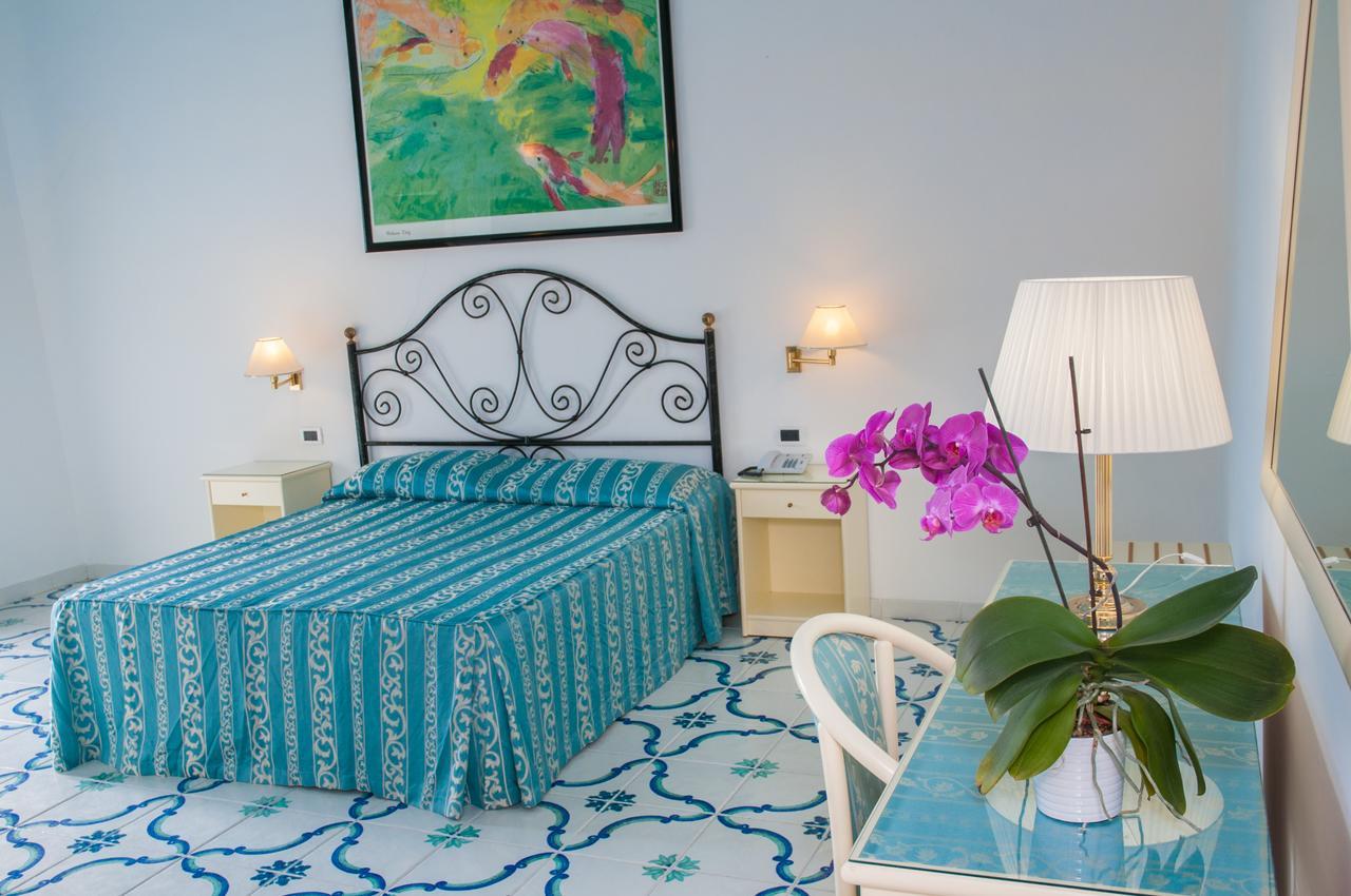 Hotel Villa Bianca Forio  ภายนอก รูปภาพ