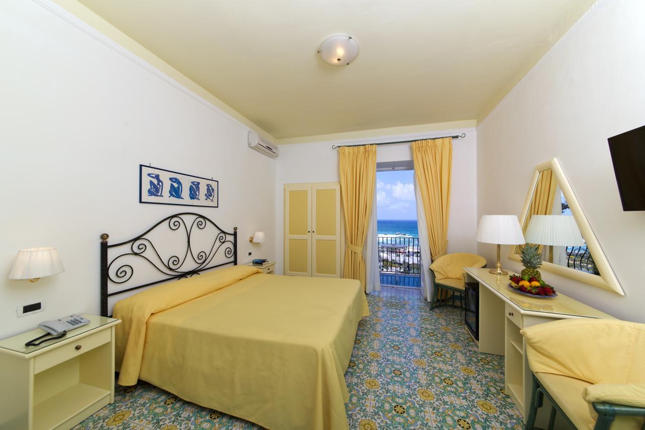 Hotel Villa Bianca Forio  ภายนอก รูปภาพ