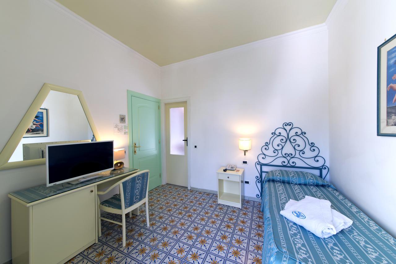Hotel Villa Bianca Forio  ภายนอก รูปภาพ