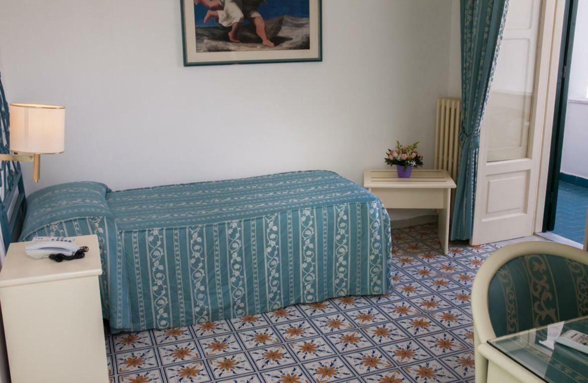 Hotel Villa Bianca Forio  ภายนอก รูปภาพ