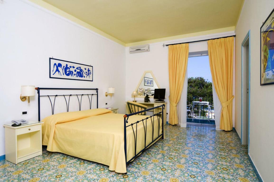 Hotel Villa Bianca Forio  ภายนอก รูปภาพ