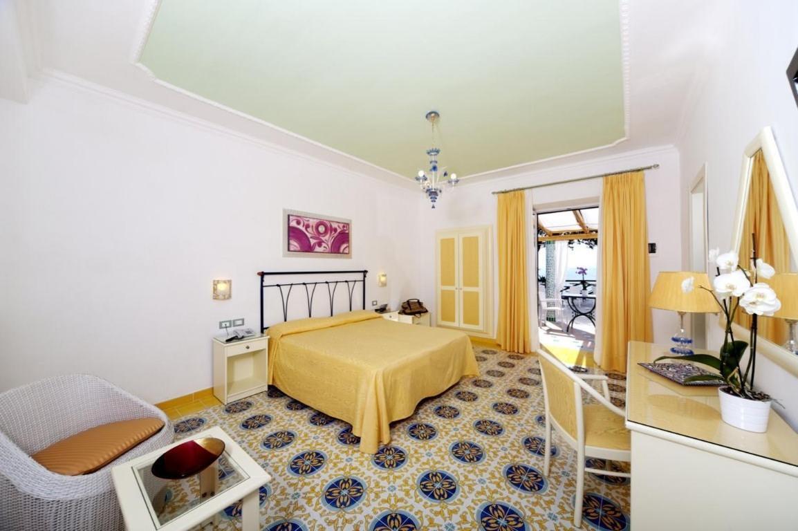 Hotel Villa Bianca Forio  ภายนอก รูปภาพ
